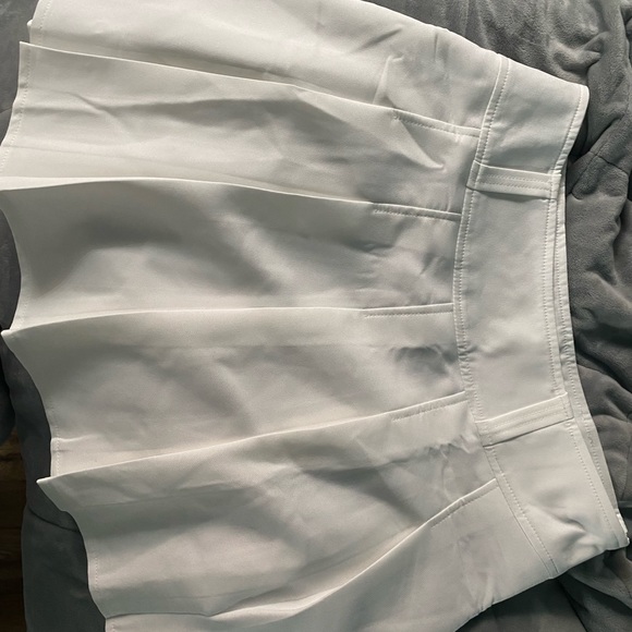 White tennis skirt - Picture 3 of 3